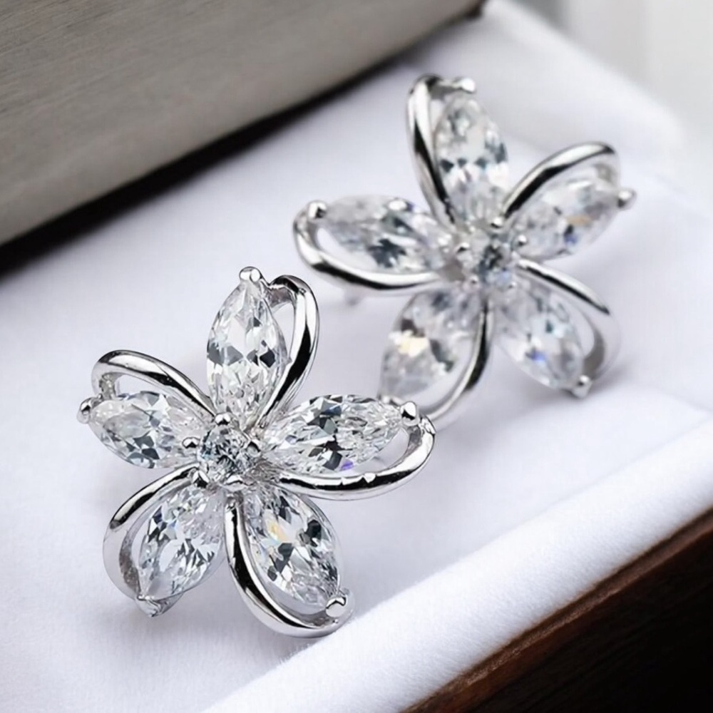 18k White Gold Plated CZ flower stud earrings. New. - Picture 5 of 13